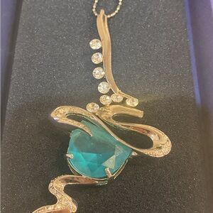 Elegant Gold and Blue Pendant Necklace